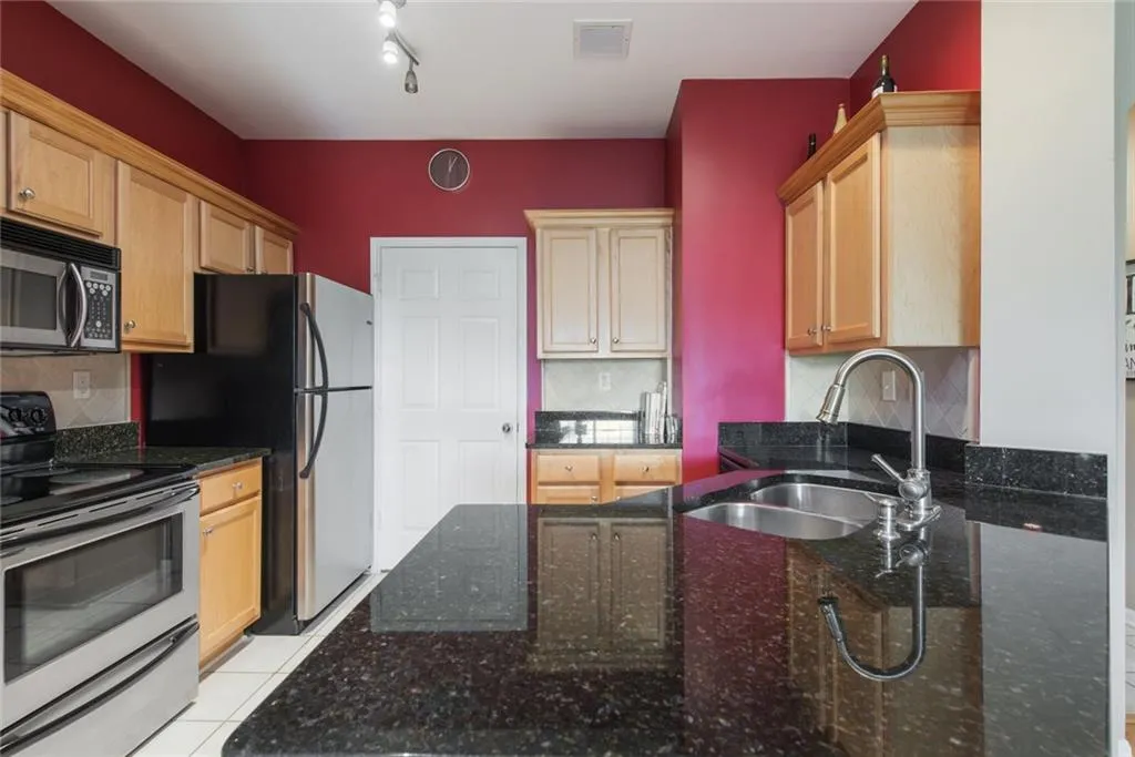 5641 Roswell Road Unit 302, Atlanta, Georgia 30342, 2 Bedrooms Bedrooms, ,2 BathroomsBathrooms,Residential,Sold,5641 Roswell Road Unit 302,6082247