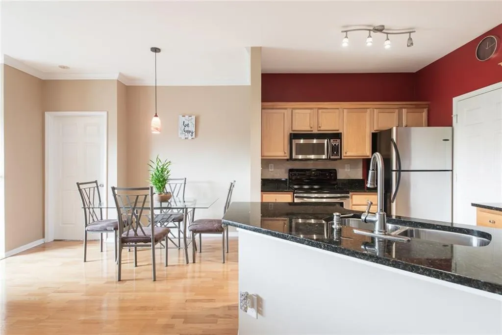 5641 Roswell Road Unit 302, Atlanta, Georgia 30342, 2 Bedrooms Bedrooms, ,2 BathroomsBathrooms,Residential,Sold,5641 Roswell Road Unit 302,6082247