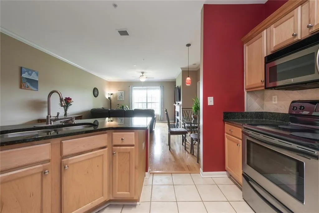 5641 Roswell Road Unit 302, Atlanta, Georgia 30342, 2 Bedrooms Bedrooms, ,2 BathroomsBathrooms,Residential,Sold,5641 Roswell Road Unit 302,6082247
