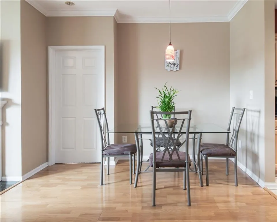 5641 Roswell Road Unit 302, Atlanta, Georgia 30342, 2 Bedrooms Bedrooms, ,2 BathroomsBathrooms,Residential,Sold,5641 Roswell Road Unit 302,6082247