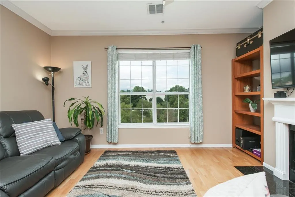 5641 Roswell Road Unit 302, Atlanta, Georgia 30342, 2 Bedrooms Bedrooms, ,2 BathroomsBathrooms,Residential,Sold,5641 Roswell Road Unit 302,6082247