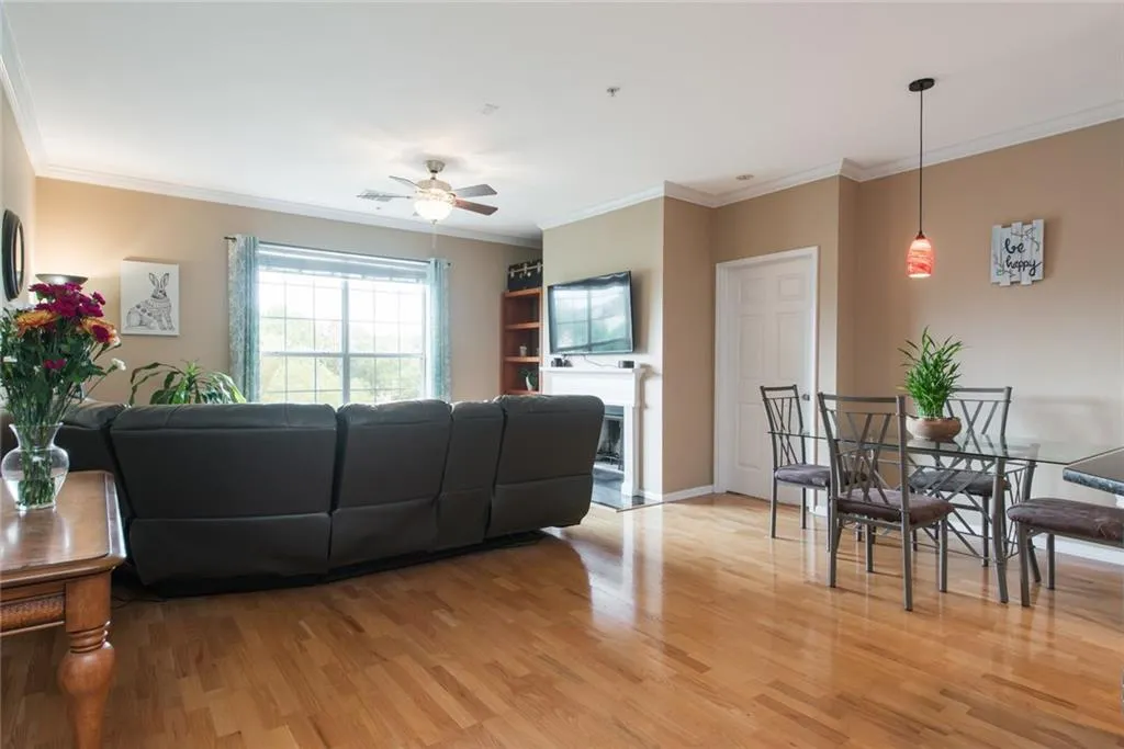 5641 Roswell Road Unit 302, Atlanta, Georgia 30342, 2 Bedrooms Bedrooms, ,2 BathroomsBathrooms,Residential,Sold,5641 Roswell Road Unit 302,6082247