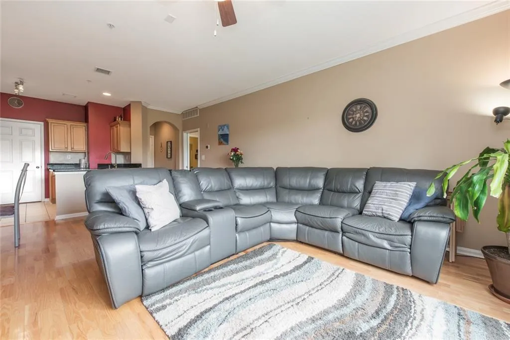 5641 Roswell Road Unit 302, Atlanta, Georgia 30342, 2 Bedrooms Bedrooms, ,2 BathroomsBathrooms,Residential,Sold,5641 Roswell Road Unit 302,6082247