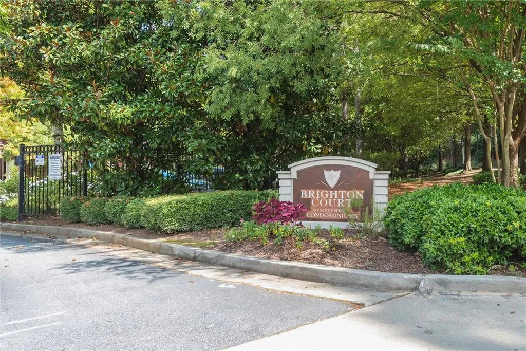 5641 Roswell Road Unit 302, Atlanta, Georgia 30342, 2 Bedrooms Bedrooms, ,2 BathroomsBathrooms,Residential,Sold,5641 Roswell Road Unit 302,6082247