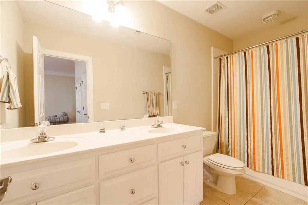 5492 Glenridge Drive Unit 528, Atlanta, Georgia 30342, 4 Bedrooms Bedrooms, ,3 BathroomsBathrooms,Residential,Sold,5492 Glenridge Drive Unit 528,5674549