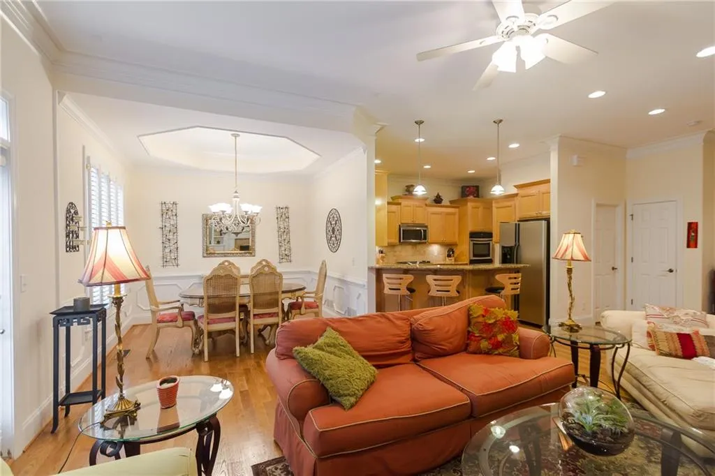 5492 Glenridge Drive Unit 528, Atlanta, Georgia 30342, 4 Bedrooms Bedrooms, ,3 BathroomsBathrooms,Residential,Sold,5492 Glenridge Drive Unit 528,5674549