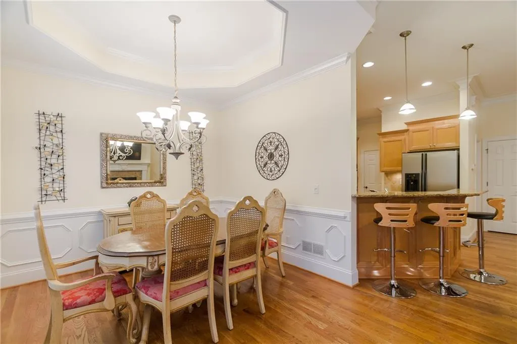 5492 Glenridge Drive Unit 528, Atlanta, Georgia 30342, 4 Bedrooms Bedrooms, ,3 BathroomsBathrooms,Residential,Sold,5492 Glenridge Drive Unit 528,5674549