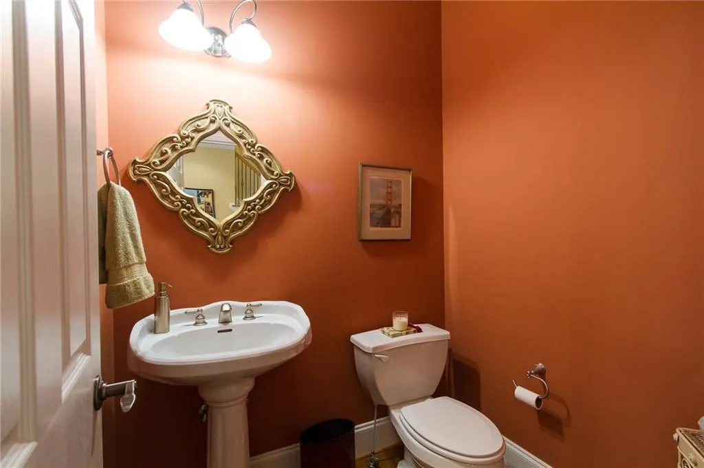 5492 Glenridge Drive Unit 528, Atlanta, Georgia 30342, 4 Bedrooms Bedrooms, ,3 BathroomsBathrooms,Residential,Sold,5492 Glenridge Drive Unit 528,5674549