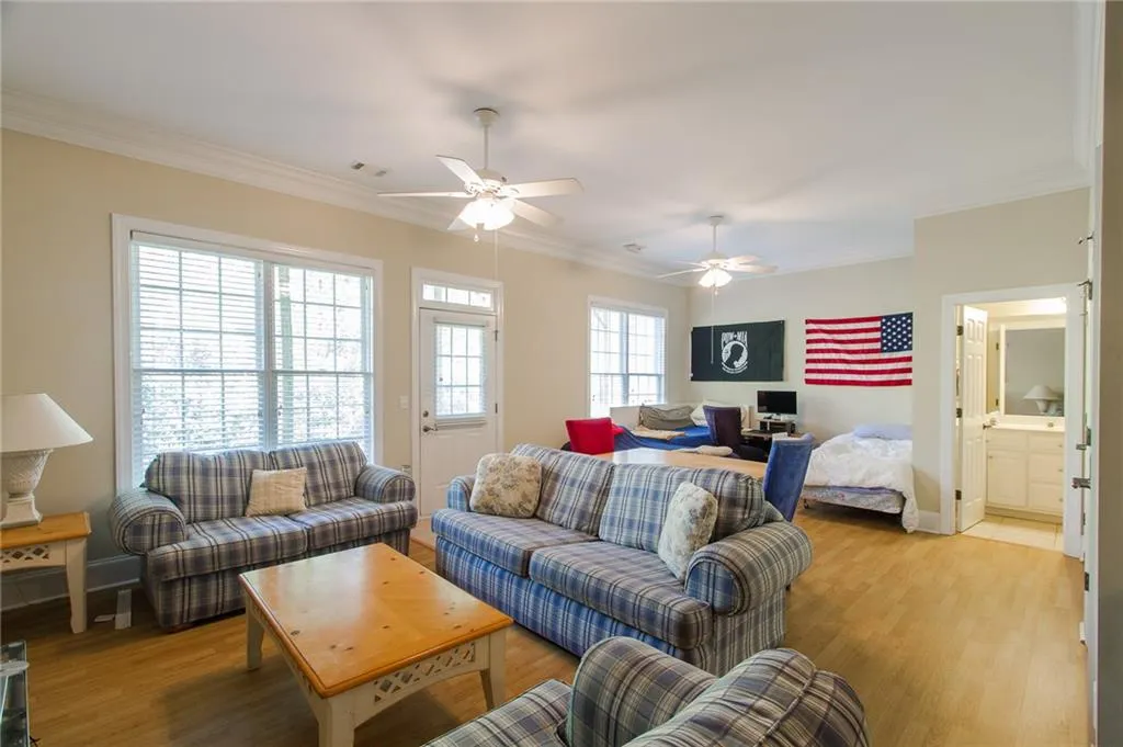 5492 Glenridge Drive Unit 528, Atlanta, Georgia 30342, 4 Bedrooms Bedrooms, ,3 BathroomsBathrooms,Residential,Sold,5492 Glenridge Drive Unit 528,5674549