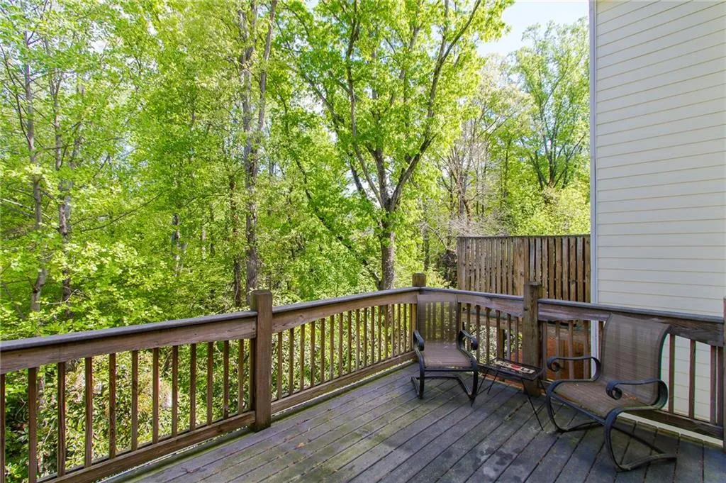 5492 Glenridge Drive Unit 528, Atlanta, Georgia 30342, 4 Bedrooms Bedrooms, ,3 BathroomsBathrooms,Residential,Sold,5492 Glenridge Drive Unit 528,5674549