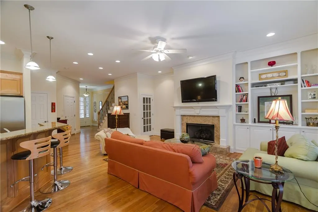 5492 Glenridge Drive Unit 528, Atlanta, Georgia 30342, 4 Bedrooms Bedrooms, ,3 BathroomsBathrooms,Residential,Sold,5492 Glenridge Drive Unit 528,5674549