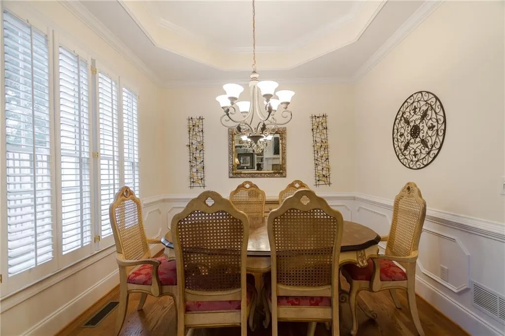 5492 Glenridge Drive Unit 528, Atlanta, Georgia 30342, 4 Bedrooms Bedrooms, ,3 BathroomsBathrooms,Residential,Sold,5492 Glenridge Drive Unit 528,5674549