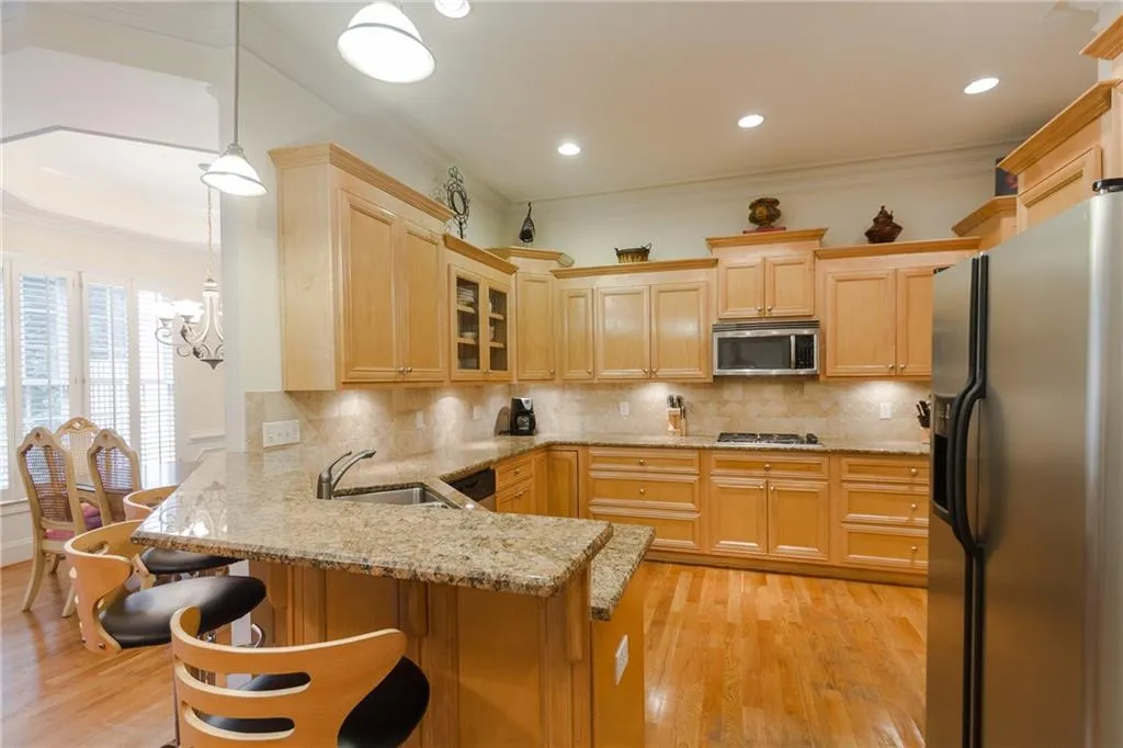 5492 Glenridge Drive Unit 528, Atlanta, Georgia 30342, 4 Bedrooms Bedrooms, ,3 BathroomsBathrooms,Residential,Sold,5492 Glenridge Drive Unit 528,5674549