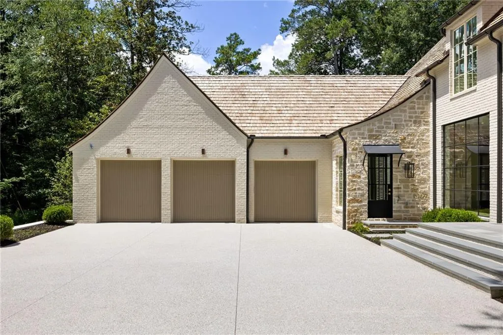 499 Broadland Road, Atlanta, Georgia 30342, 5 Bedrooms Bedrooms, ,6 BathroomsBathrooms,Residential,For Sale,499 Broadland Road,7624046