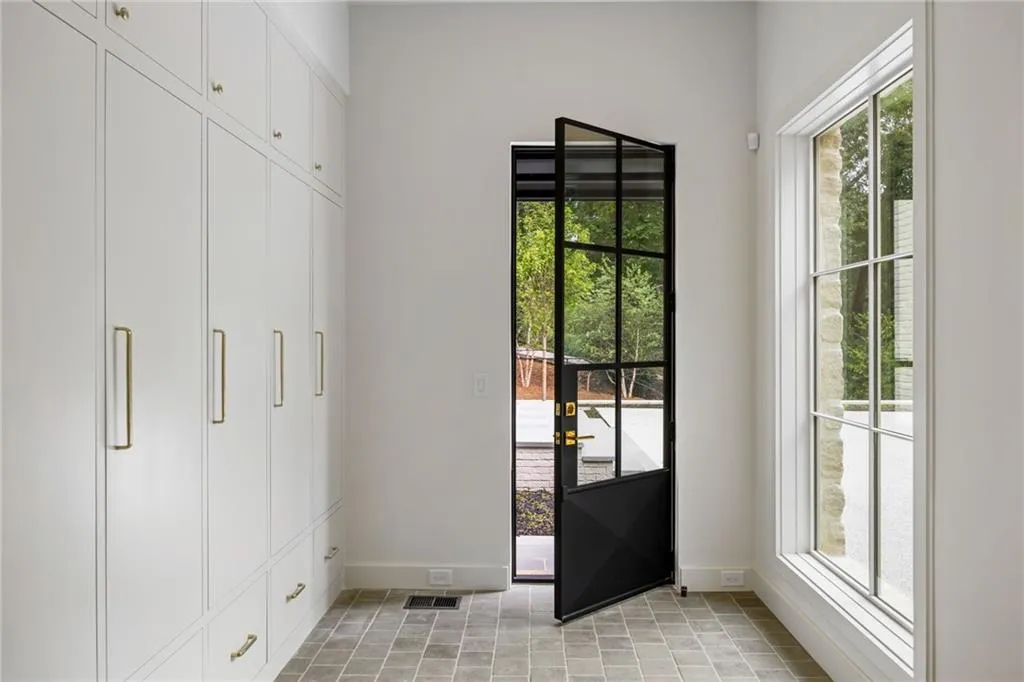 499 Broadland Road, Atlanta, Georgia 30342, 5 Bedrooms Bedrooms, ,6 BathroomsBathrooms,Residential,For Sale,499 Broadland Road,7624046