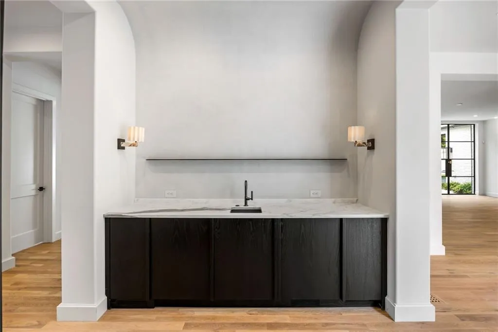 499 Broadland Road, Atlanta, Georgia 30342, 5 Bedrooms Bedrooms, ,6 BathroomsBathrooms,Residential,For Sale,499 Broadland Road,7624046