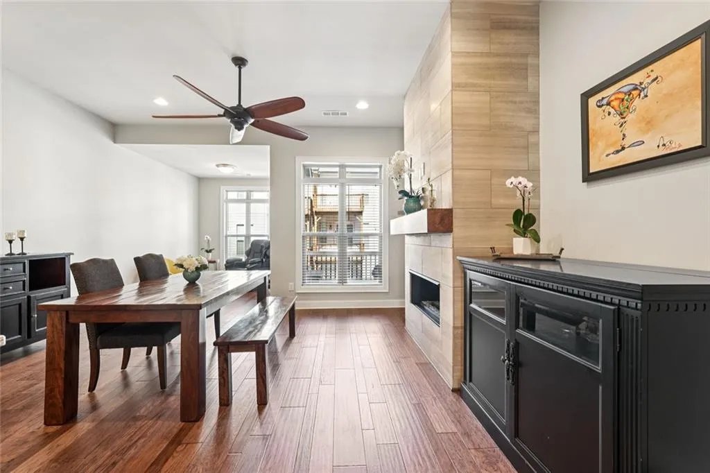 Dining and entertaining area with sunroom/ study