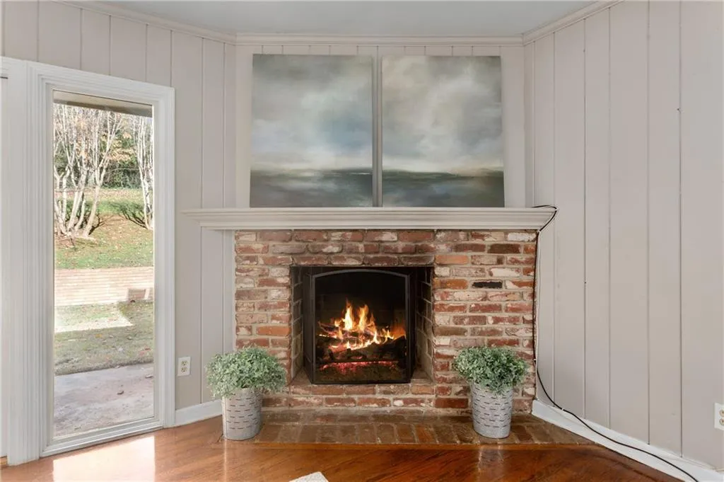 710 E Powderhorn Road, Sandy Springs, Georgia 30342, 3 Bedrooms Bedrooms, ,2 BathroomsBathrooms,Residential,Sold,710 E Powderhorn Road,6814838