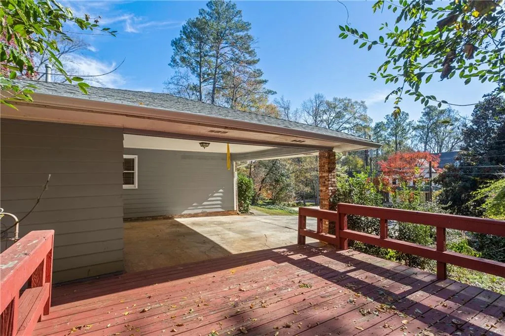 710 E Powderhorn Road, Sandy Springs, Georgia 30342, 3 Bedrooms Bedrooms, ,2 BathroomsBathrooms,Residential,Sold,710 E Powderhorn Road,6814838