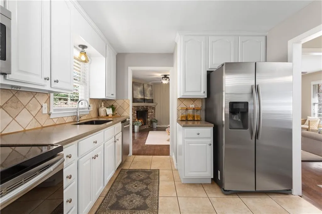 710 E Powderhorn Road, Sandy Springs, Georgia 30342, 3 Bedrooms Bedrooms, ,2 BathroomsBathrooms,Residential,Sold,710 E Powderhorn Road,6814838