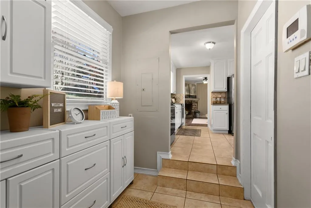 710 E Powderhorn Road, Sandy Springs, Georgia 30342, 3 Bedrooms Bedrooms, ,2 BathroomsBathrooms,Residential,Sold,710 E Powderhorn Road,6814838