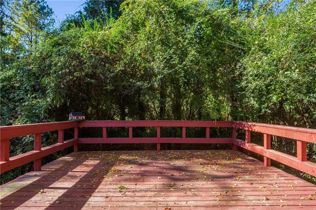 710 E Powderhorn Road, Sandy Springs, Georgia 30342, 3 Bedrooms Bedrooms, ,2 BathroomsBathrooms,Residential,Sold,710 E Powderhorn Road,6814838