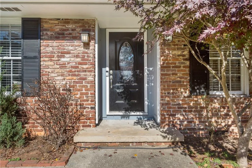 710 E Powderhorn Road, Sandy Springs, Georgia 30342, 3 Bedrooms Bedrooms, ,2 BathroomsBathrooms,Residential,Sold,710 E Powderhorn Road,6814838