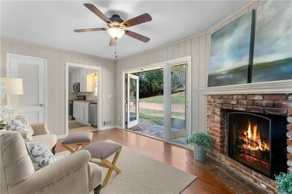 710 E Powderhorn Road, Sandy Springs, Georgia 30342, 3 Bedrooms Bedrooms, ,2 BathroomsBathrooms,Residential,Sold,710 E Powderhorn Road,6814838