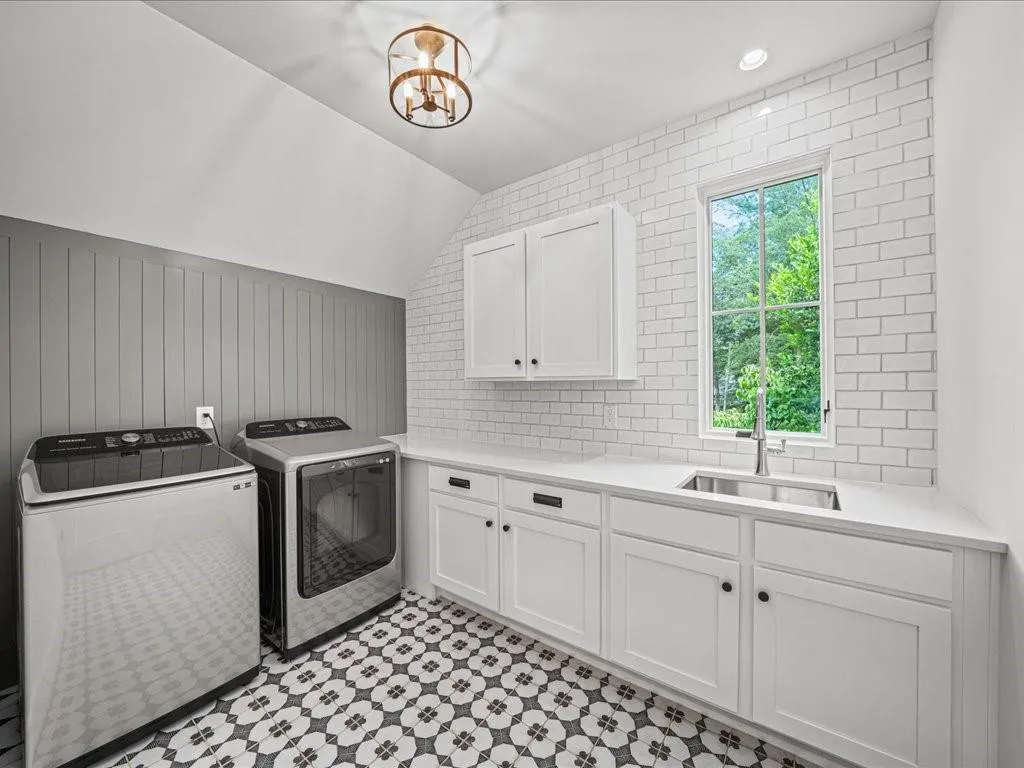 3191 Caldwell Road Ne, Brookhaven, Georgia 30319, 5 Bedrooms Bedrooms, ,4 BathroomsBathrooms,Residential,For Sale,3191 Caldwell Road Ne,7622703