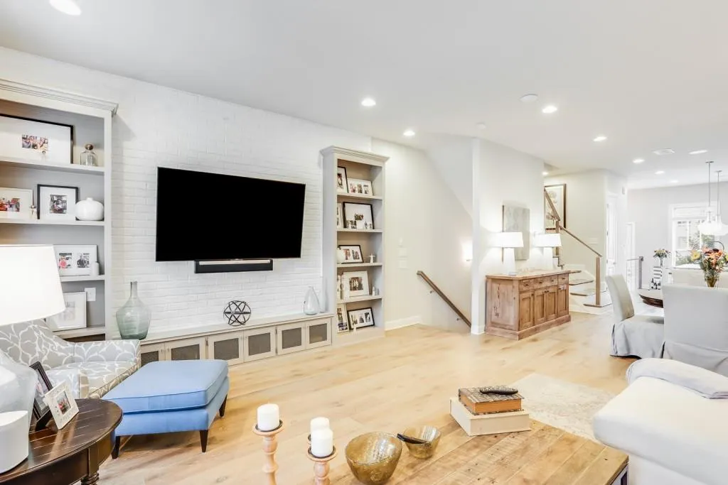 4222 Deming Circle, Sandy Springs, Georgia 30342, 3 Bedrooms Bedrooms, ,3 BathroomsBathrooms,Residential,Sold,4222 Deming Circle,6793343