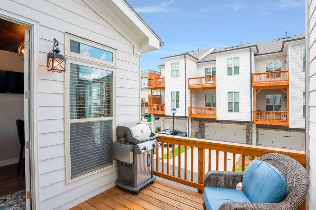 4222 Deming Circle, Sandy Springs, Georgia 30342, 3 Bedrooms Bedrooms, ,3 BathroomsBathrooms,Residential,Sold,4222 Deming Circle,6793343