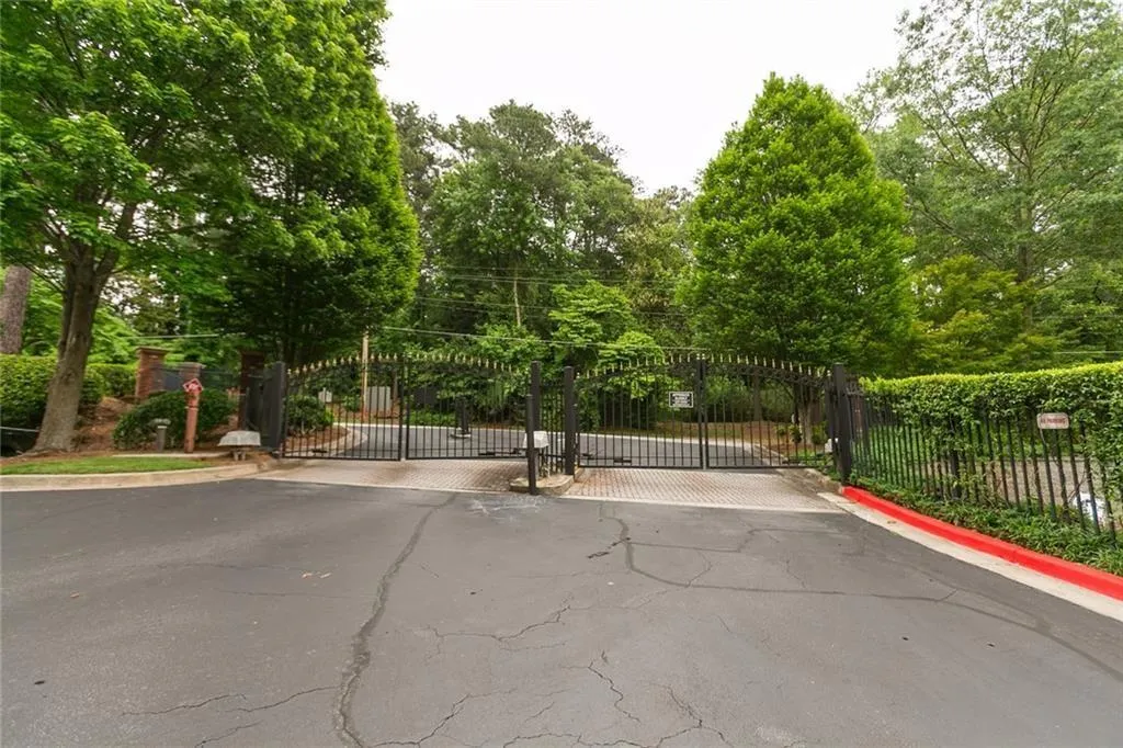 5559 Glenridge Drive Unit 1110, Sandy Springs, Georgia 30342, 2 Bedrooms Bedrooms, ,2 BathroomsBathrooms,Residential,Sold,5559 Glenridge Drive Unit 1110,6837160