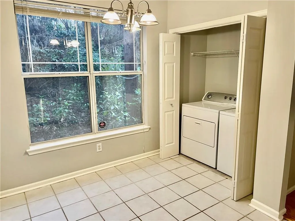 5559 Glenridge Drive Unit 1110, Sandy Springs, Georgia 30342, 2 Bedrooms Bedrooms, ,2 BathroomsBathrooms,Residential,Sold,5559 Glenridge Drive Unit 1110,6837160