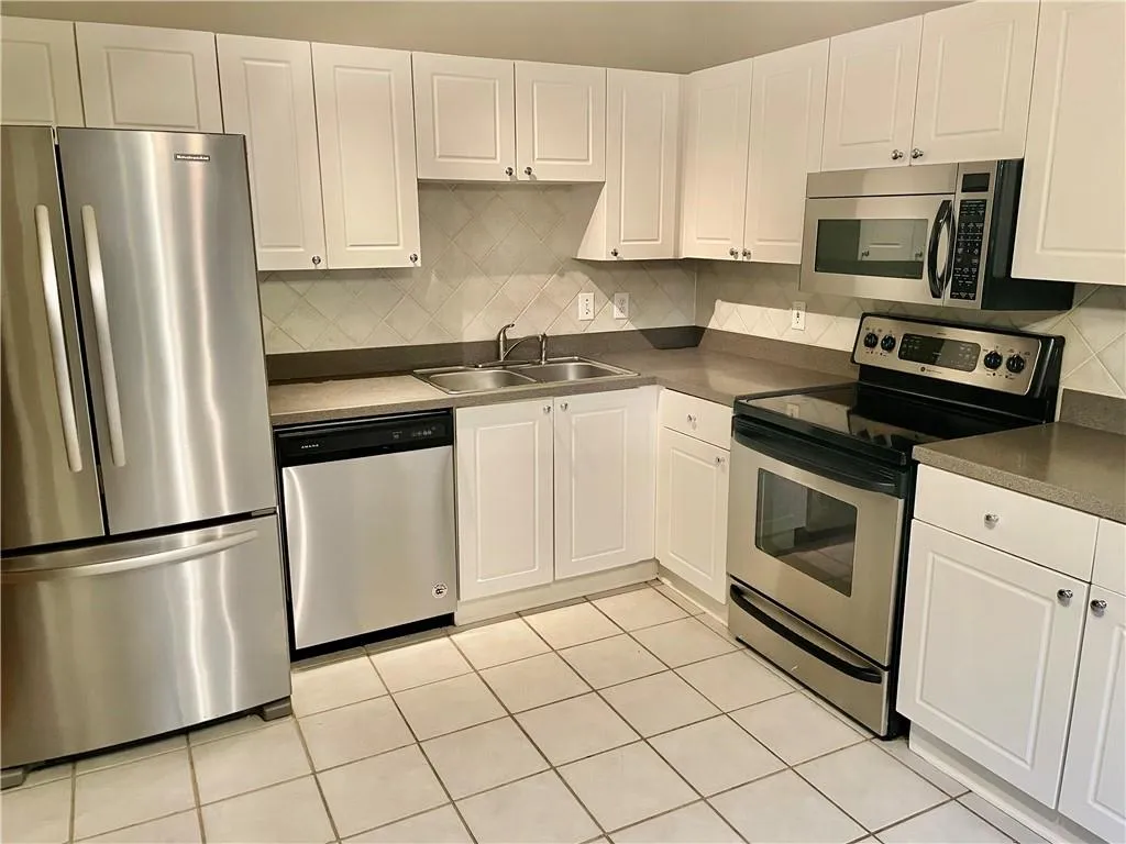 5559 Glenridge Drive Unit 1110, Sandy Springs, Georgia 30342, 2 Bedrooms Bedrooms, ,2 BathroomsBathrooms,Residential,Sold,5559 Glenridge Drive Unit 1110,6837160