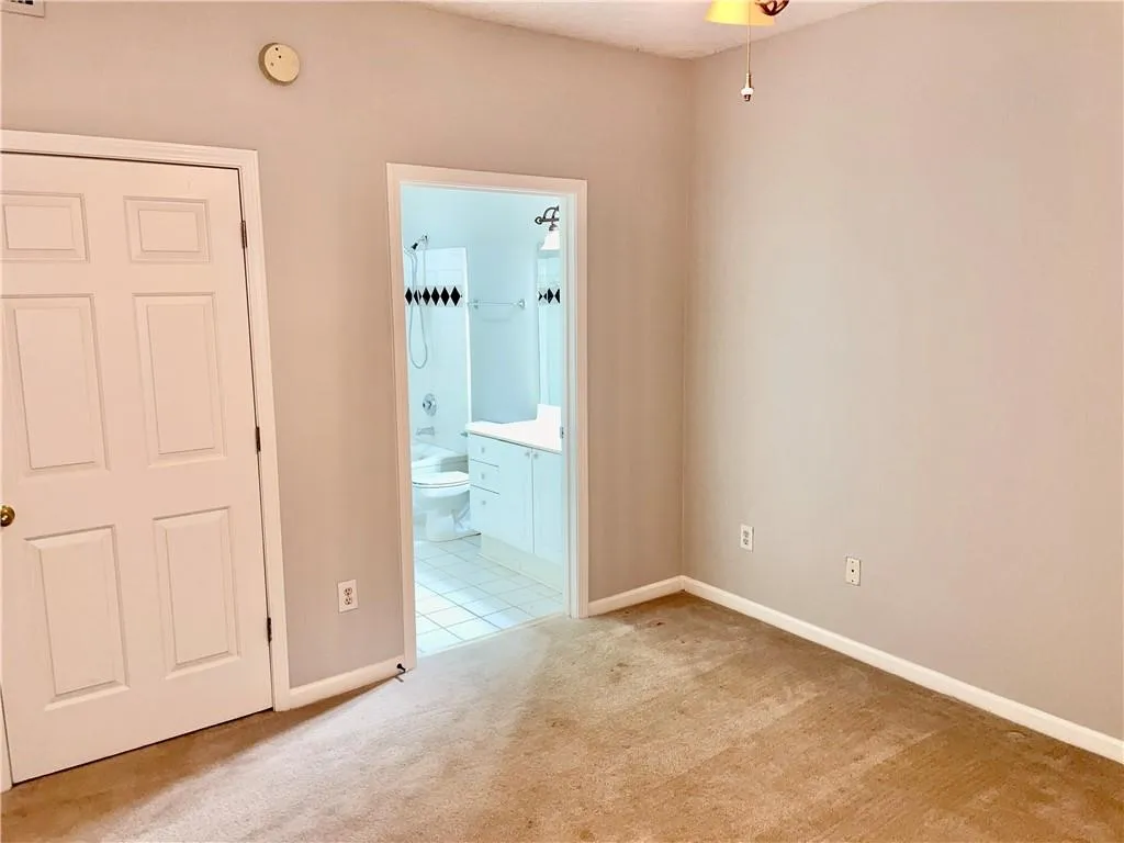 5559 Glenridge Drive Unit 1110, Sandy Springs, Georgia 30342, 2 Bedrooms Bedrooms, ,2 BathroomsBathrooms,Residential,Sold,5559 Glenridge Drive Unit 1110,6837160