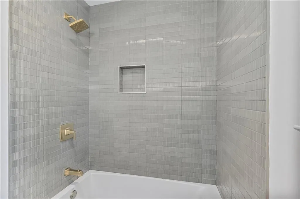 Full bathroom with tub / shower combination