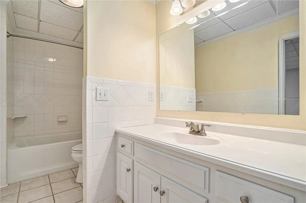 Bathroom on Terrace Level