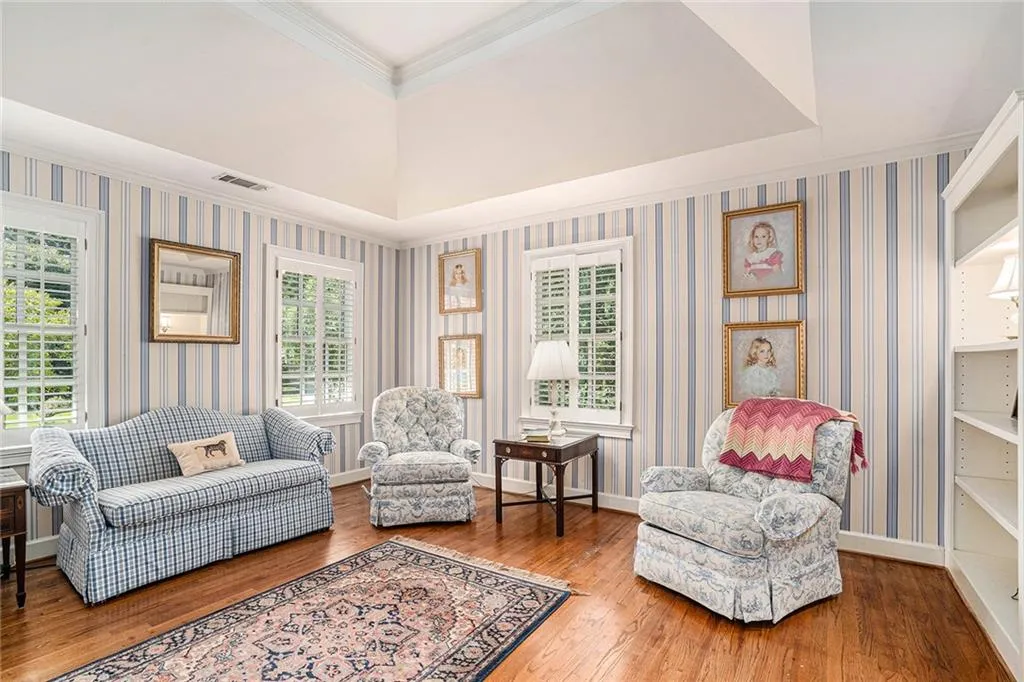 Owner's suite sitting room