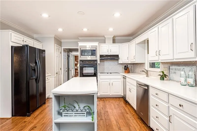 325 Spindle Court, Sandy Springs, Georgia 30350, 4 Bedrooms Bedrooms, ,3 BathroomsBathrooms,Residential,Sold,325 Spindle Court,6632410