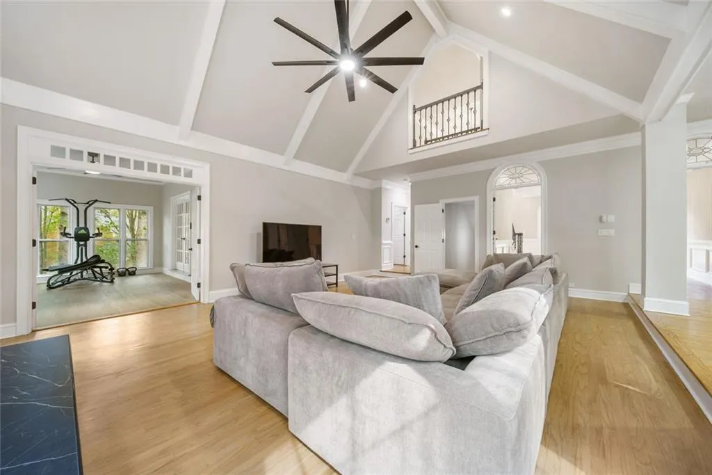 2960 Coles Way, Sandy Springs, Georgia 30350, 8 Bedrooms Bedrooms, ,5 BathroomsBathrooms,Residential,For Sale,2960 Coles Way,7680304