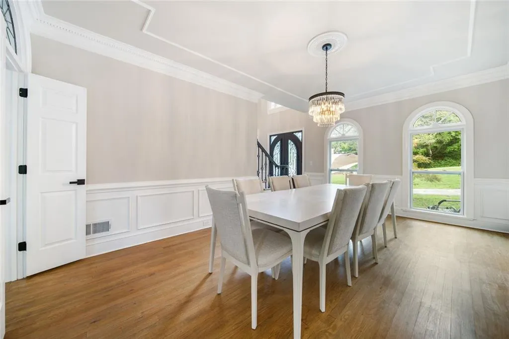 2960 Coles Way, Sandy Springs, Georgia 30350, 8 Bedrooms Bedrooms, ,5 BathroomsBathrooms,Residential,For Sale,2960 Coles Way,7680304