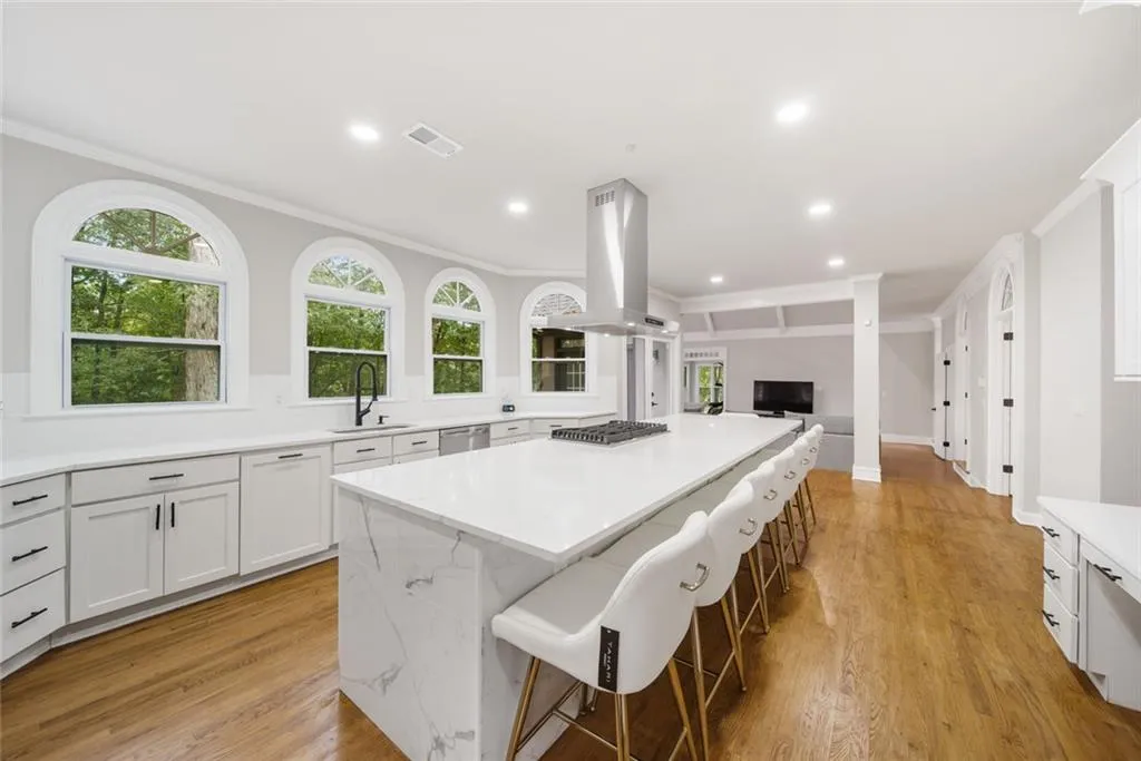 2960 Coles Way, Sandy Springs, Georgia 30350, 8 Bedrooms Bedrooms, ,5 BathroomsBathrooms,Residential,For Sale,2960 Coles Way,7680304