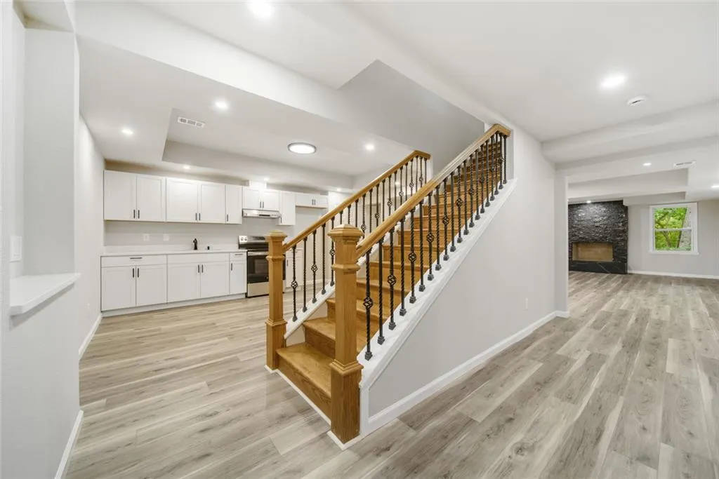 2960 Coles Way, Sandy Springs, Georgia 30350, 8 Bedrooms Bedrooms, ,5 BathroomsBathrooms,Residential,For Sale,2960 Coles Way,7680304