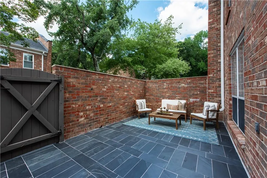 View of patio / terrace with outdoor lounge area