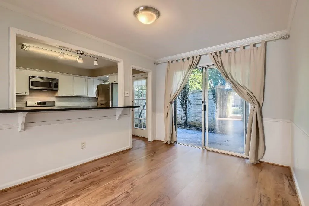 5400 Roswell Road Unit O1, Atlanta, Georgia 30342, 2 Bedrooms Bedrooms, ,1 BathroomBathrooms,Residential,Sold,5400 Roswell Road Unit O1,6969256