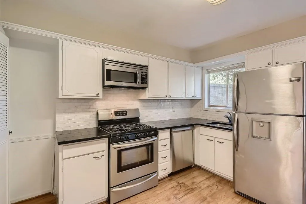 5400 Roswell Road Unit O1, Atlanta, Georgia 30342, 2 Bedrooms Bedrooms, ,1 BathroomBathrooms,Residential,Sold,5400 Roswell Road Unit O1,6969256