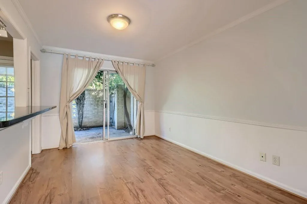 5400 Roswell Road Unit O1, Atlanta, Georgia 30342, 2 Bedrooms Bedrooms, ,1 BathroomBathrooms,Residential,Sold,5400 Roswell Road Unit O1,6969256