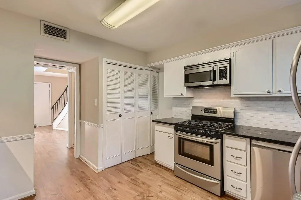 5400 Roswell Road Unit O1, Atlanta, Georgia 30342, 2 Bedrooms Bedrooms, ,1 BathroomBathrooms,Residential,Sold,5400 Roswell Road Unit O1,6969256