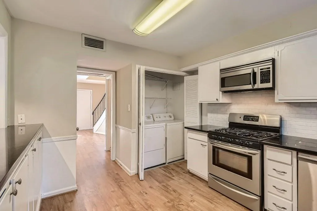 5400 Roswell Road Unit O1, Atlanta, Georgia 30342, 2 Bedrooms Bedrooms, ,1 BathroomBathrooms,Residential,Sold,5400 Roswell Road Unit O1,6969256