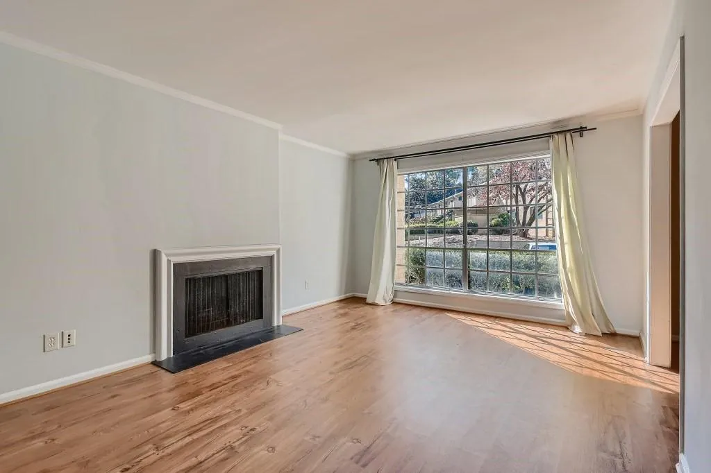 5400 Roswell Road Unit O1, Atlanta, Georgia 30342, 2 Bedrooms Bedrooms, ,1 BathroomBathrooms,Residential,Sold,5400 Roswell Road Unit O1,6969256